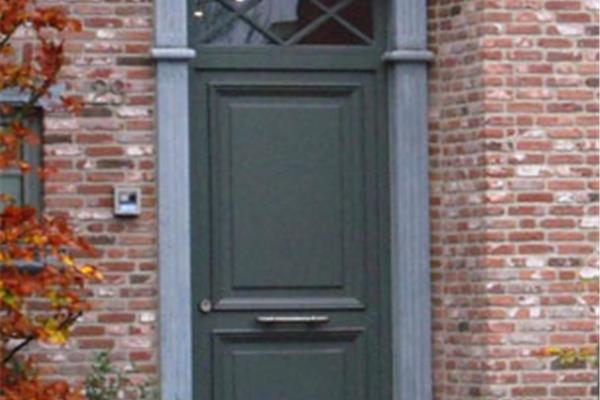 Gelakte houten voordeur